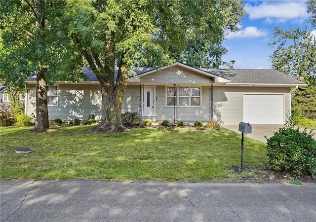 Single family home for sale at 609 Kings Hwy, Garnett, KS 66032 | MLS# 2641249