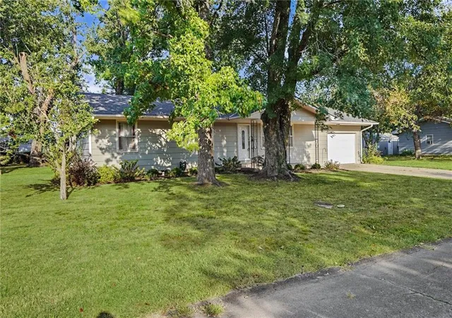 Photo 1 of Single family home for sale at 609 Kings Hwy, Garnett, KS 66032 | MLS# 2641249 | Listing updated on 2026-09-15