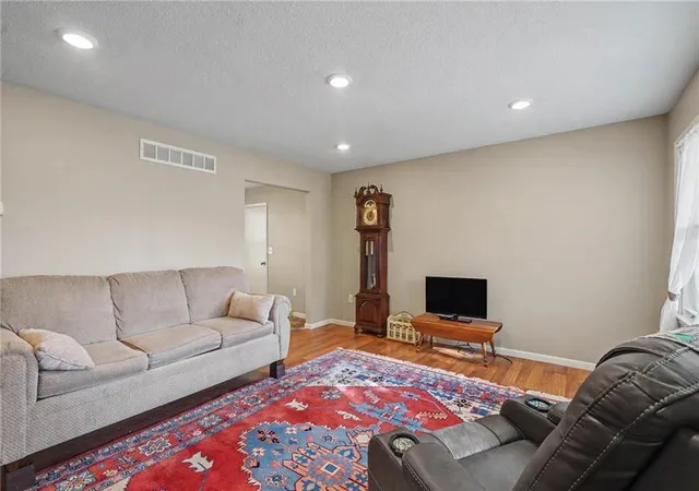 Photo 4 of Single family home for sale at 609 Kings Hwy, Garnett, KS 66032 | MLS# 2641249 | Listing updated on 2026-09-15