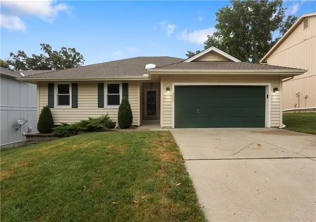 Photo 2 of Sale Pending at 8005 N Everton, Kansas City, MO 64152 | MLS# 2641260 | Listing updated on 2026-09-14