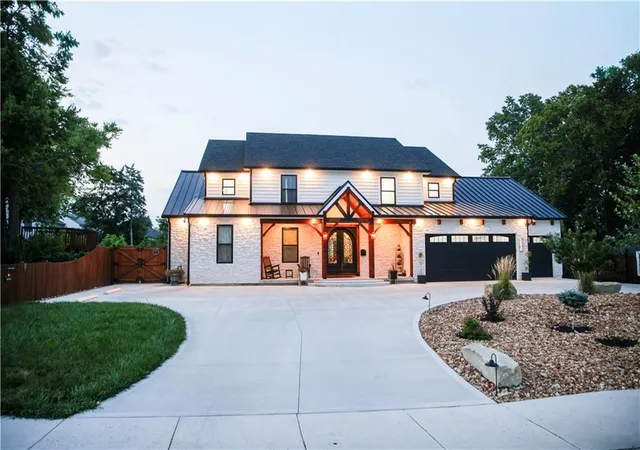 Photo 2 of Mansion for sale at 2614 W 44th Avenue, Kansas City, KS 66103 | MLS# 2641268 | Listing updated on 2026-09-11