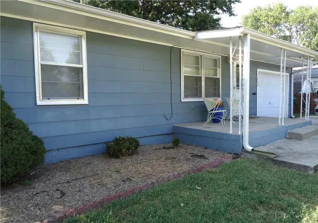 Photo 2 of Single family home for sale at 202 S Thompson St, Butler, MO 64730 | MLS# 2641270 | Listing updated on 2026-09-11