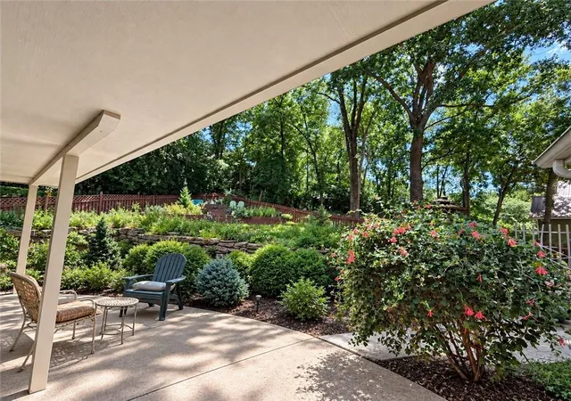 Photo 3 of Single family home for sale at 305 Lancelot Dr, Liberty, MO 64068 | MLS# 2641283 | Listing updated on 2026-10-15