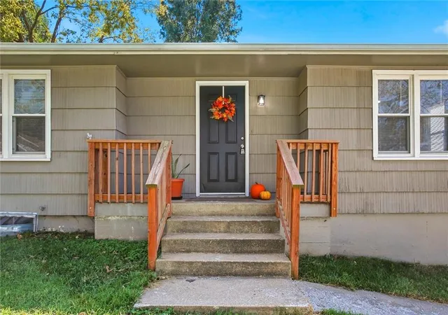Photo 1 of Sale Pending at 2915 S Sterling Ave, Independence, MO 64052 | MLS# 2641286 | Listing updated on 2026-10-09