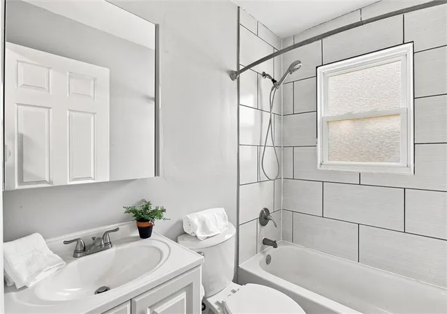 Photo 4 of Sale Pending at 2915 S Sterling Ave, Independence, MO 64052 | MLS# 2641286 | Listing updated on 2026-10-09