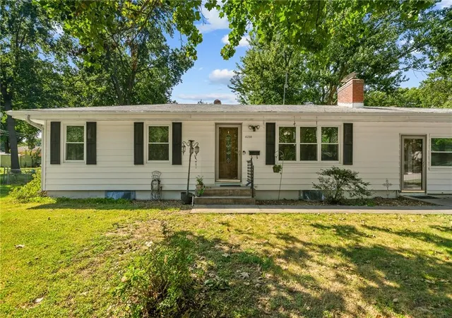 Photo 2 of Single family home for sale at 6200 Hedges Ave, Raytown, MO 64133 | MLS# 2641293 | Listing updated on 2026-09-12