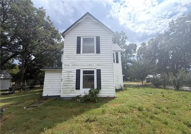 Photo 3 of Single family home for sale at 305 Mansur St, Chula, MO 64635 | MLS# 2641294 | Listing updated on 2026-09-11