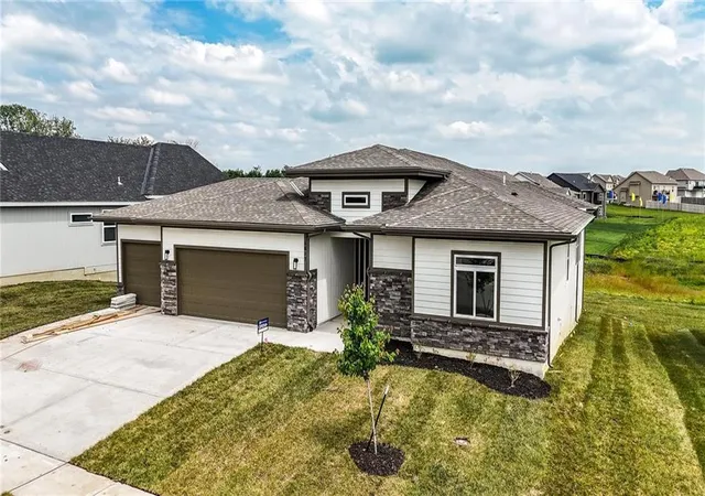 Photo 1 of Single family home for sale at 1813 Halls Crk Ave, Raymore, MO 64083 | MLS# 2641295 | Listing updated on 2026-10-06
