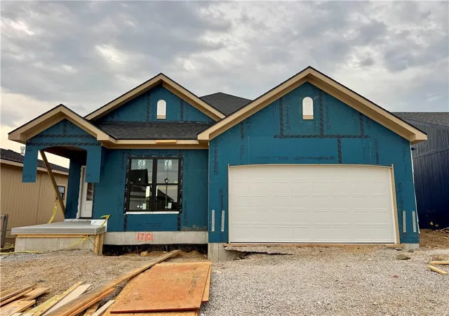 Photo 3 of Sale Pending at 17101 W 168th Place, Olathe, KS 66062 | MLS# 2641298 | Listing updated on 2026-09-11