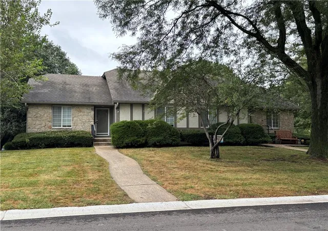 Photo 1 of Sale Pending at 1113 Nw 12th Street, Blue Springs, MO 64015 | MLS# 2641331 | Listing updated on 2026-10-02
