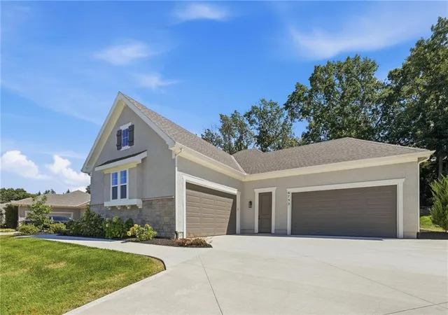 Photo 3 of Single family home for sale at 6753 Longview Rd, Shawnee, KS 66218 | MLS# 2641340 | Listing updated on 2026-09-11