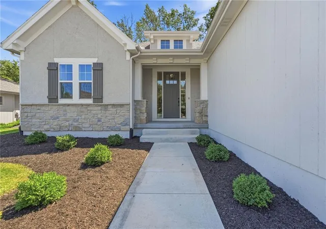 Photo 3 of Single family home for sale at 6753 Longview Rd, Shawnee, KS 66218 | MLS# 2641340 | Listing updated on 2026-10-26