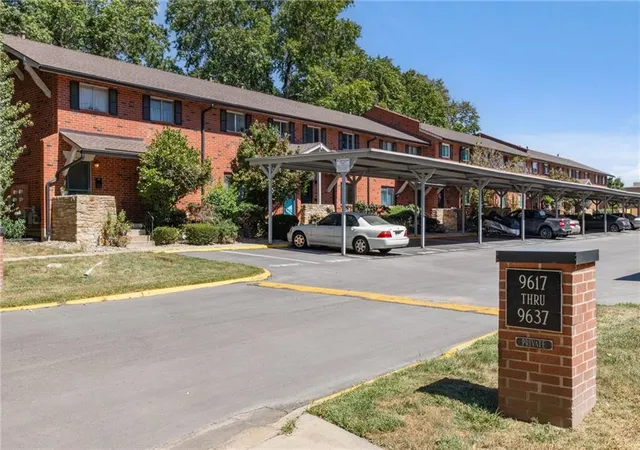 Photo 3 of Condo for sale at 9591 Outlook Dr, Overland Park, KS 66207 | MLS# 2641343 | Listing updated on 2026-09-30