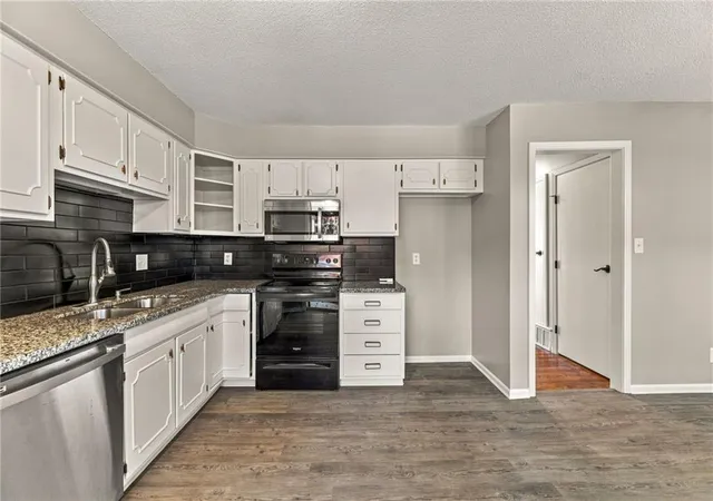 Photo 2 of Condo for sale at 9591 Outlook Dr, Overland Park, KS 66207 | MLS# 2641343 | Listing updated on 2026-09-30