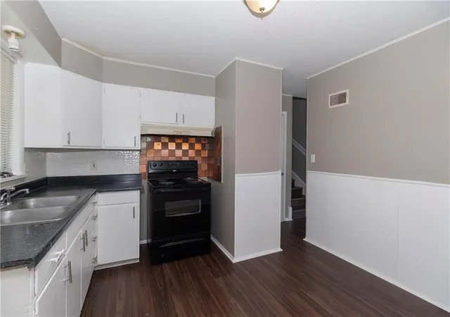 Photo 3 of Single family home for sale at 11815 Armitage Dr, Kansas City, MO 64134 | MLS# 2641346 | Listing updated on 2026-09-11