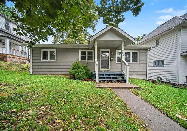 Photo 1 of Sale Pending at 2609 Faraon St, Saint Joseph, MO 64501 | MLS# 2641360 | Listing updated on 2026-09-30