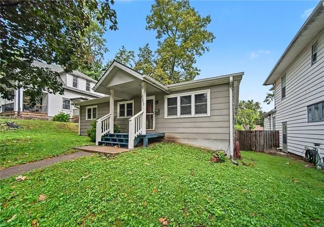 Photo 2 of Sale Pending at 2609 Faraon St, Saint Joseph, MO 64501 | MLS# 2641360 | Listing updated on 2026-09-30
