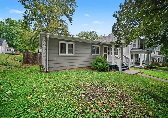 Photo 3 of Sale Pending at 2609 Faraon St, Saint Joseph, MO 64501 | MLS# 2641360 | Listing updated on 2026-09-30