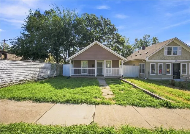Photo 1 of Single family home for sale at 113 Topping Ave, Kansas City, MO 64123 | MLS# 2641378 | Listing updated on 2026-09-24