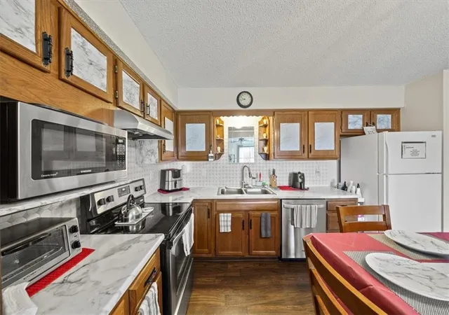 Photo 4 of Townhouse for sale at 2611 S Peck Ct, Independence, MO 64055 | MLS# 2641387 | Listing updated on 2026-09-14
