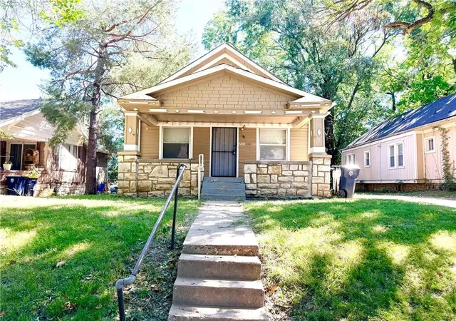 Photo 1 of Single family home for sale at 5233 Highland Ave, Kansas City, MO 64110 | MLS# 2641392 | Listing updated on 2026-09-11