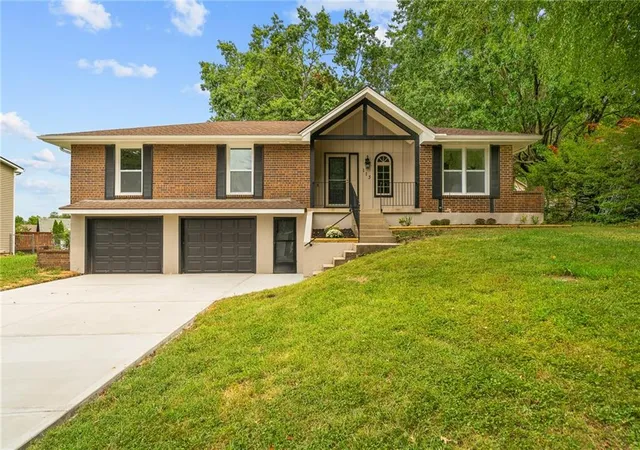 Photo 1 of Single family home for sale at 113 Sw Concord Ct, Blue Springs, MO 64014 | MLS# 2641397 | Listing updated on 2026-09-14