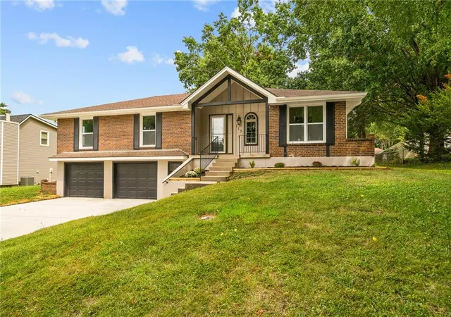 Photo 2 of Single family home for sale at 113 Sw Concord Ct, Blue Springs, MO 64014 | MLS# 2641397 | Listing updated on 2026-09-14