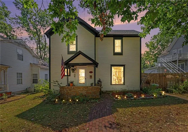Photo 2 of Single family home for sale at 303 E Wea St, Paola, KS 66071 | MLS# 2641410 | Listing updated on 2026-10-05