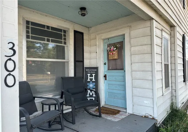 Photo 1 of Single family home for sale at 300 Ne 1st Street, Hardin, MO 64035 | MLS# 2641415 | Listing updated on 2026-09-13