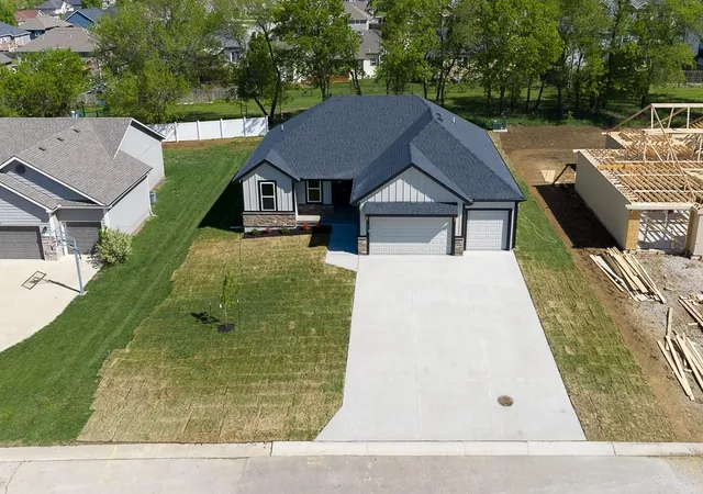 Photo 2 of Single family home for sale at 2723 Stone Crk Ave, Tonganoxie, KS 66086 | MLS# 2641416 | Listing updated on 2026-09-11