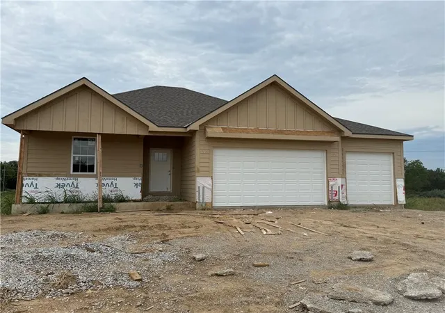 Photo 2 of Single family home for sale at 2044 Brooke St, Liberty, MO 64068 | MLS# 2641422 | Listing updated on 2026-09-11