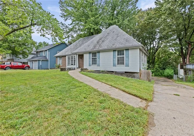 Photo 2 of Sale Pending at 1501 Sw 23rd Street, Blue Springs, MO 64015 | MLS# 2641432 | Listing updated on 2026-09-15