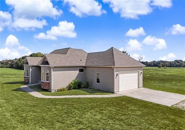 Photo 3 of Single family home for sale at 68 E 1100 Road, Baldwin City, KS 66006 | MLS# 2641435 | Listing updated on 2026-09-11