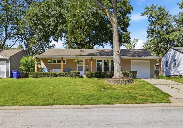 Photo 1 of Single family home for sale at 5914 N Park Ave, Kansas City, MO 64118 | MLS# 2641445 | Listing updated on 2026-09-20