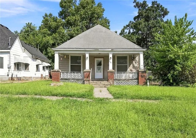 Photo 1 of Single family home for sale at 400 Chestnut St, Osawatomie, KS 66064 | MLS# 2641466 | Listing updated on 2026-09-29