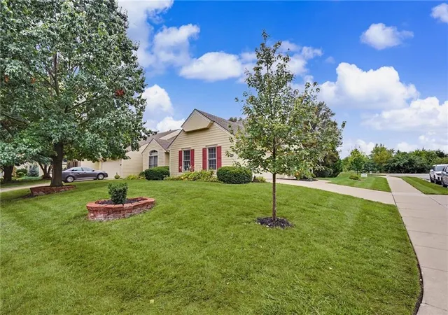 Photo 2 of Townhouse for sale at 5933 Longleaf Cir, Lawrence, KS 66049 | MLS# 2641478 | Listing updated on 2026-09-13