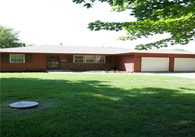 Photo 2 of Sale Pending at 5701 E 100th Street, Kansas City, MO 64137 | MLS# 2641485 | Listing updated on 2026-09-15