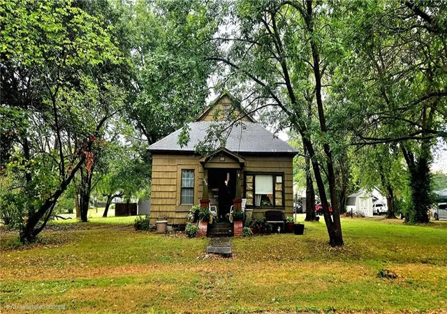Photo 1 of Single family home for sale at 903 E 10th Street, Pittsburg, KS 66762 | MLS# 2641521 | Listing updated on 2026-09-24