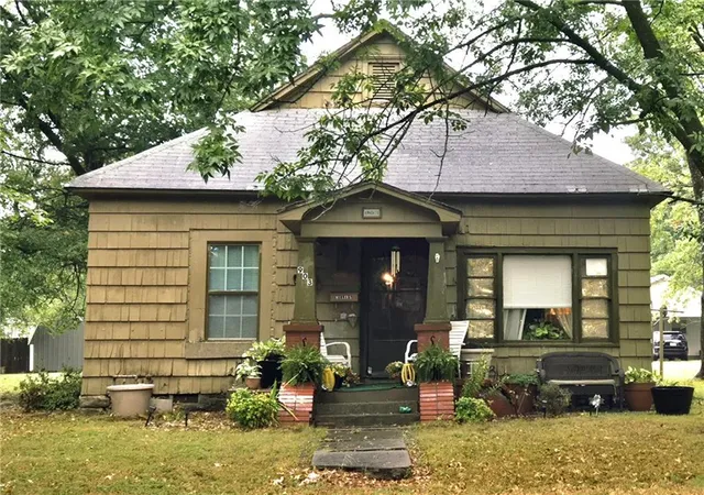 Photo 2 of Single family home for sale at 903 E 10th Street, Pittsburg, KS 66762 | MLS# 2641521 | Listing updated on 2026-09-24
