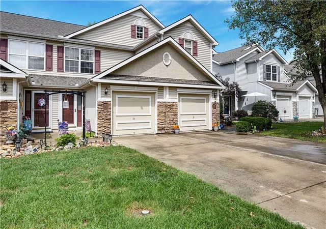 Townhouse for sale at 3223 SW Shadow Brk Dr, Blue Springs, MO 64015 | MLS# 2641542