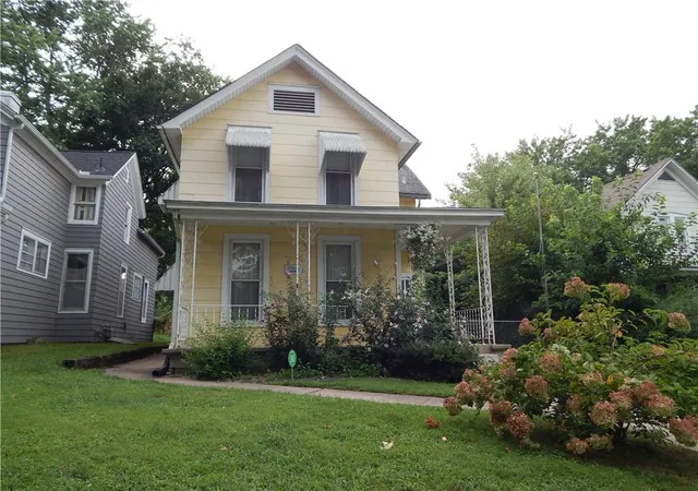 Photo 1 of Single family home for sale at 910 Columbia Ave, Leavenworth, KS 66048 | MLS# 2641553 | Listing updated on 2026-09-15