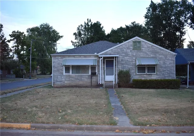 Photo 1 of Single family home for sale at 1701 S Walnut St, Pittsburg, KS 66762 | MLS# 2641555 | Listing updated on 2026-09-14