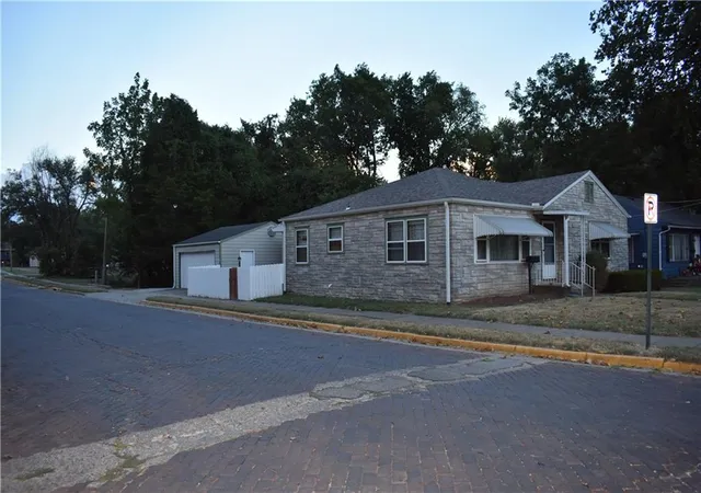 Photo 2 of Single family home for sale at 1701 S Walnut St, Pittsburg, KS 66762 | MLS# 2641555 | Listing updated on 2026-09-14
