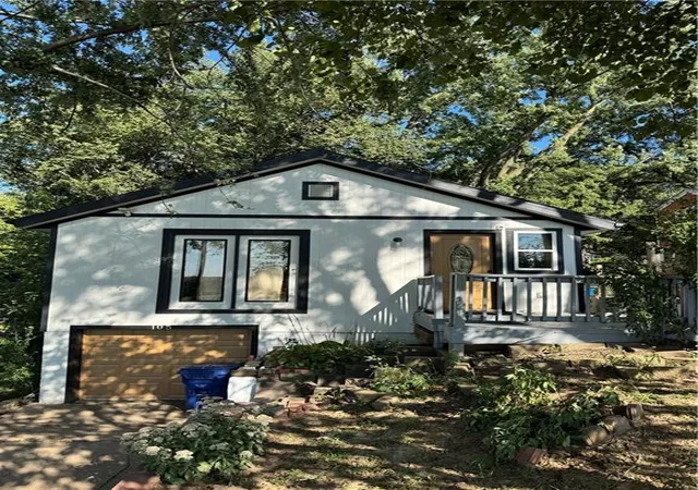 Single family home for sale at 105 City Park Dr, Kansas City, KS 66102 | MLS# 2641566