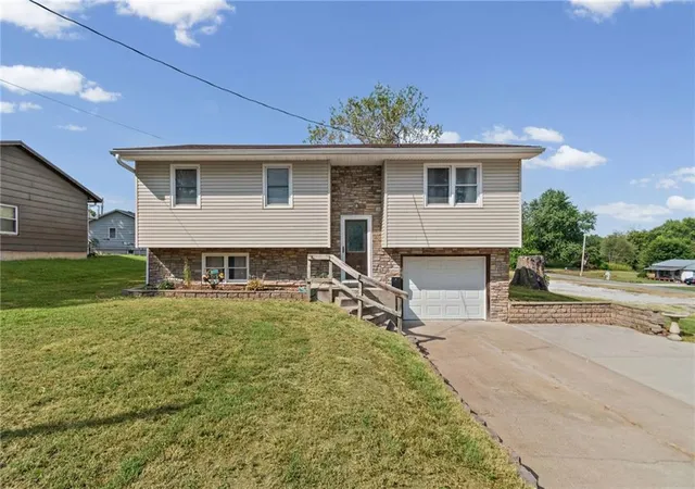 Photo 1 of Single family home for sale at 408 W 10th Street, Carrollton, MO 64633 | MLS# 2641567 | Listing updated on 2026-09-11