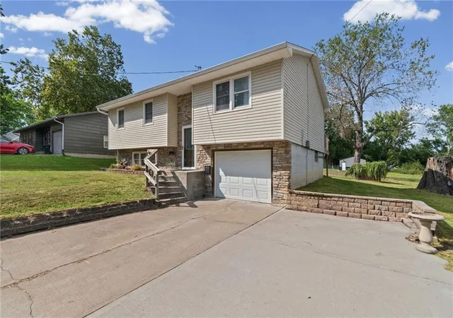 Photo 2 of Single family home for sale at 408 W 10th Street, Carrollton, MO 64633 | MLS# 2641567 | Listing updated on 2026-09-11