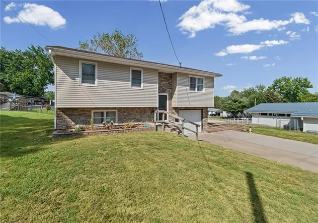 Photo 3 of Single family home for sale at 408 W 10th Street, Carrollton, MO 64633 | MLS# 2641567 | Listing updated on 2026-09-11