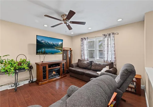 Photo 3 of Single family home for sale at 408 W 10th Street, Carrollton, MO 64633 | MLS# 2641567 | Listing updated on 2026-09-11