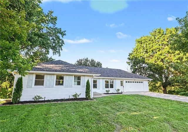 Photo 2 of Single family home for sale at 1500 Ridgeview Rd, Liberty, MO 64068 | MLS# 2641590 | Listing updated on 2026-09-22