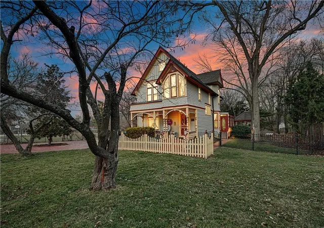 Photo 1 of Single family home for sale at 401 S Harrison St, Olathe, KS 66061 | MLS# 2641601 | Listing updated on 2026-09-29